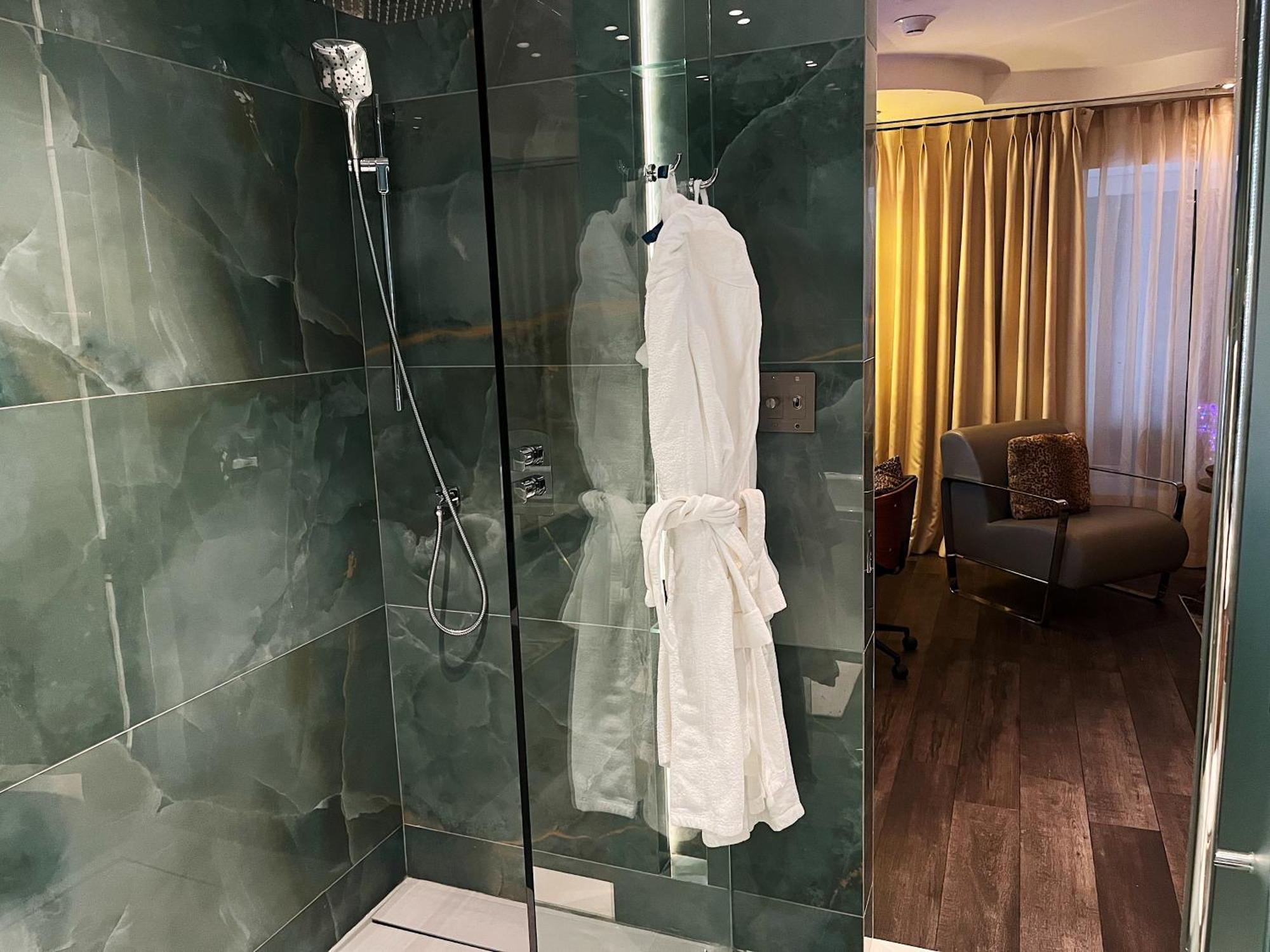 Hotel Kutuma, Montreal